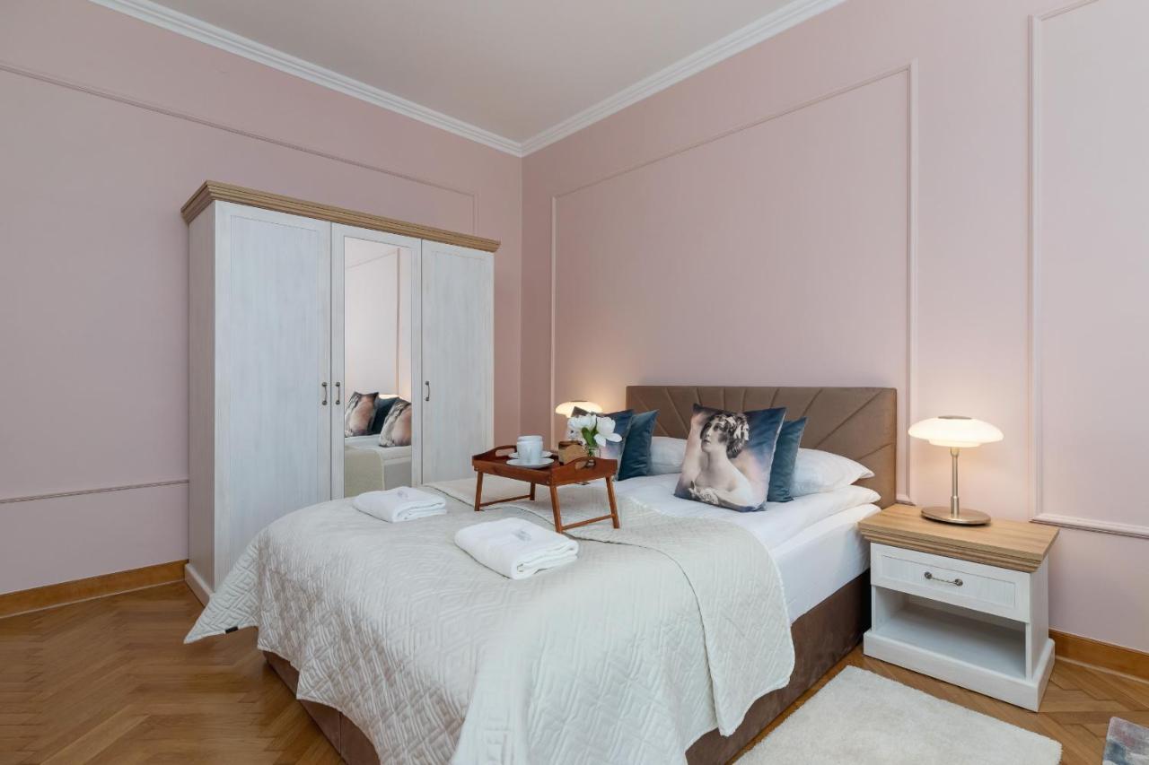Luxurious & Unique Apartment Mickiewicza Cracow By Renters Prestige Krakow Dış mekan fotoğraf